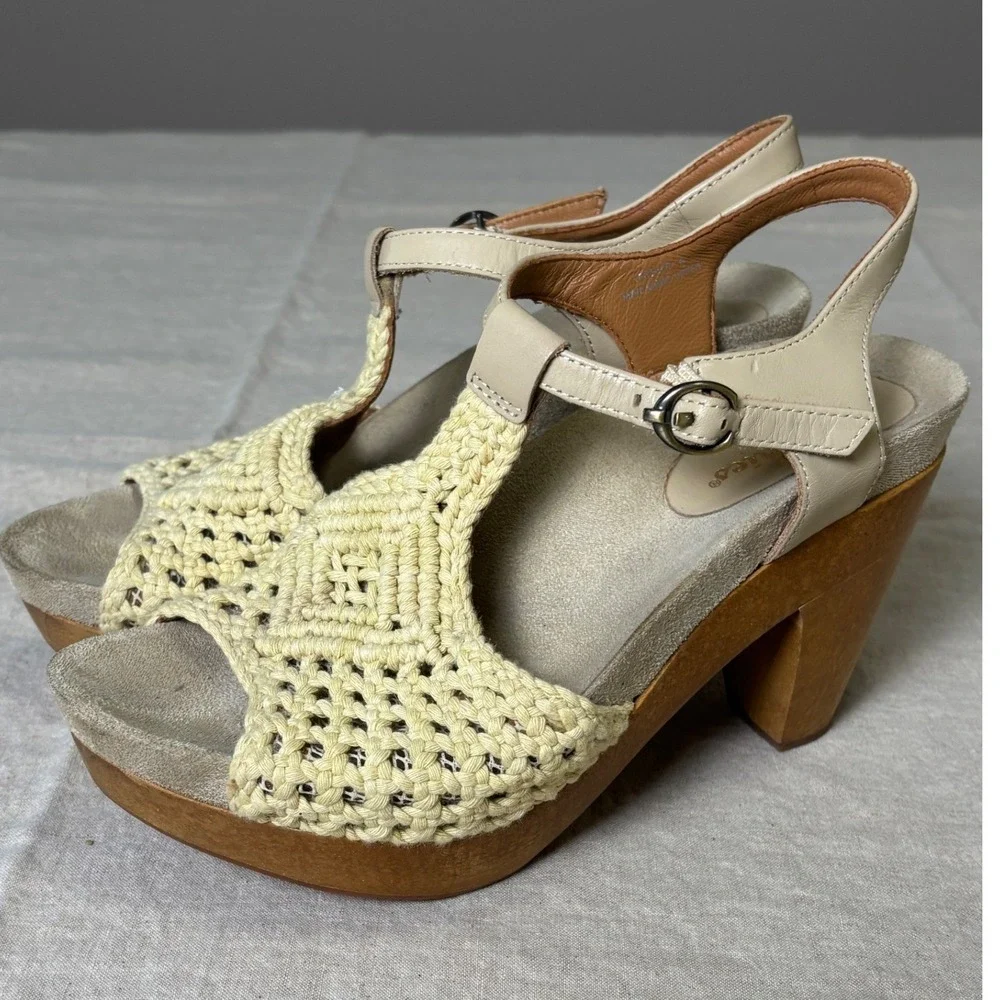 Earthies Boho Wood Heel Sandals 8B Retro Hippie Macrame Crochet Earthy